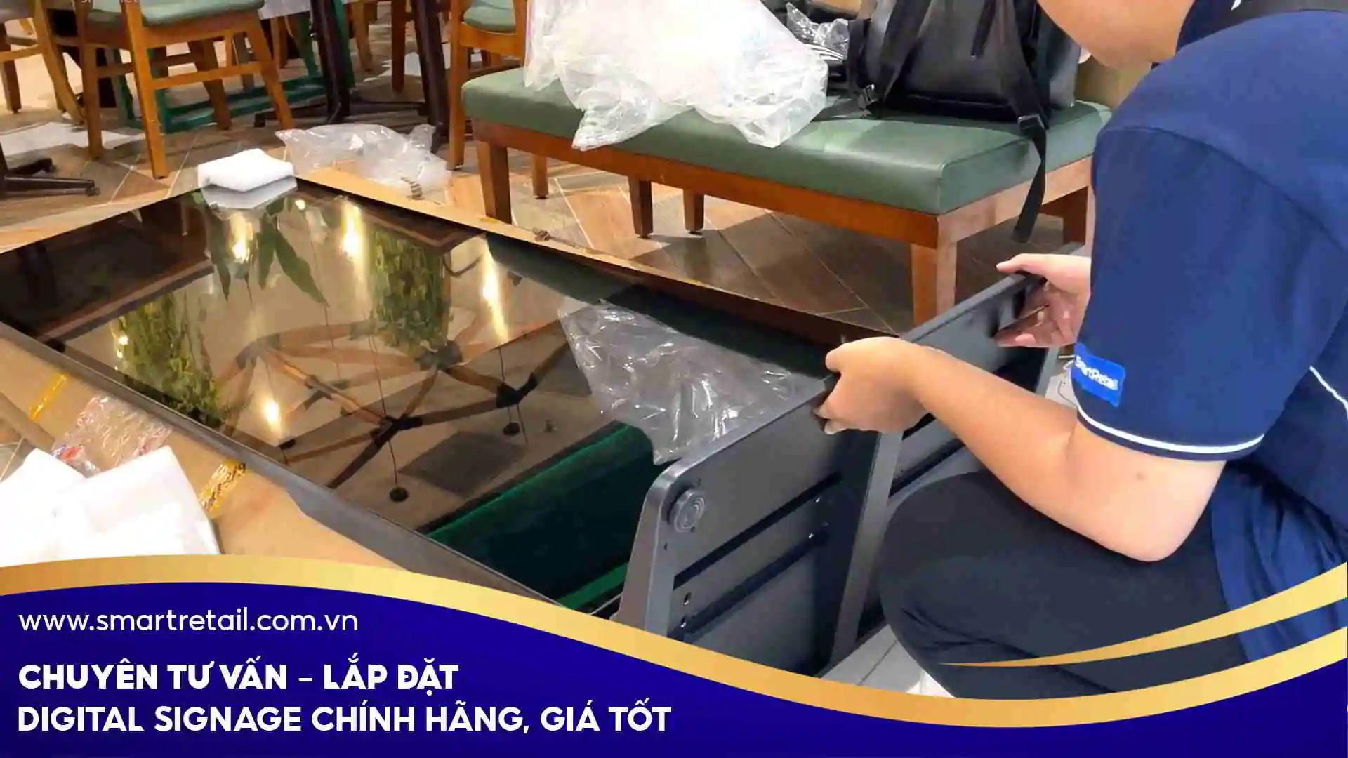 Dự án thi công, lắp đặt màn hình quảng cáo Standee điện tử 55inch tại chuỗi cửa hàng The Pizza Company. | SmartRetail Dự án thi công, lắp đặt màn hình quảng cáo Standee điện tử 55inch tại chuỗi cửa hàng The Pizza Company.