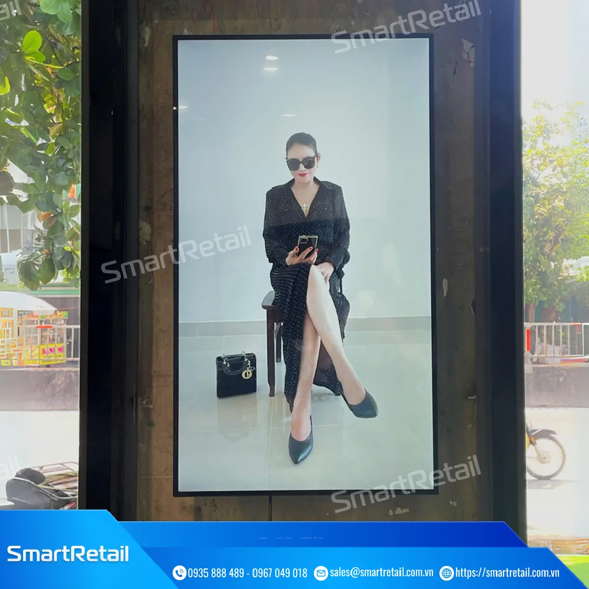 Màn Hình Treo Tường Hồng Nguyệt Smartretail 3