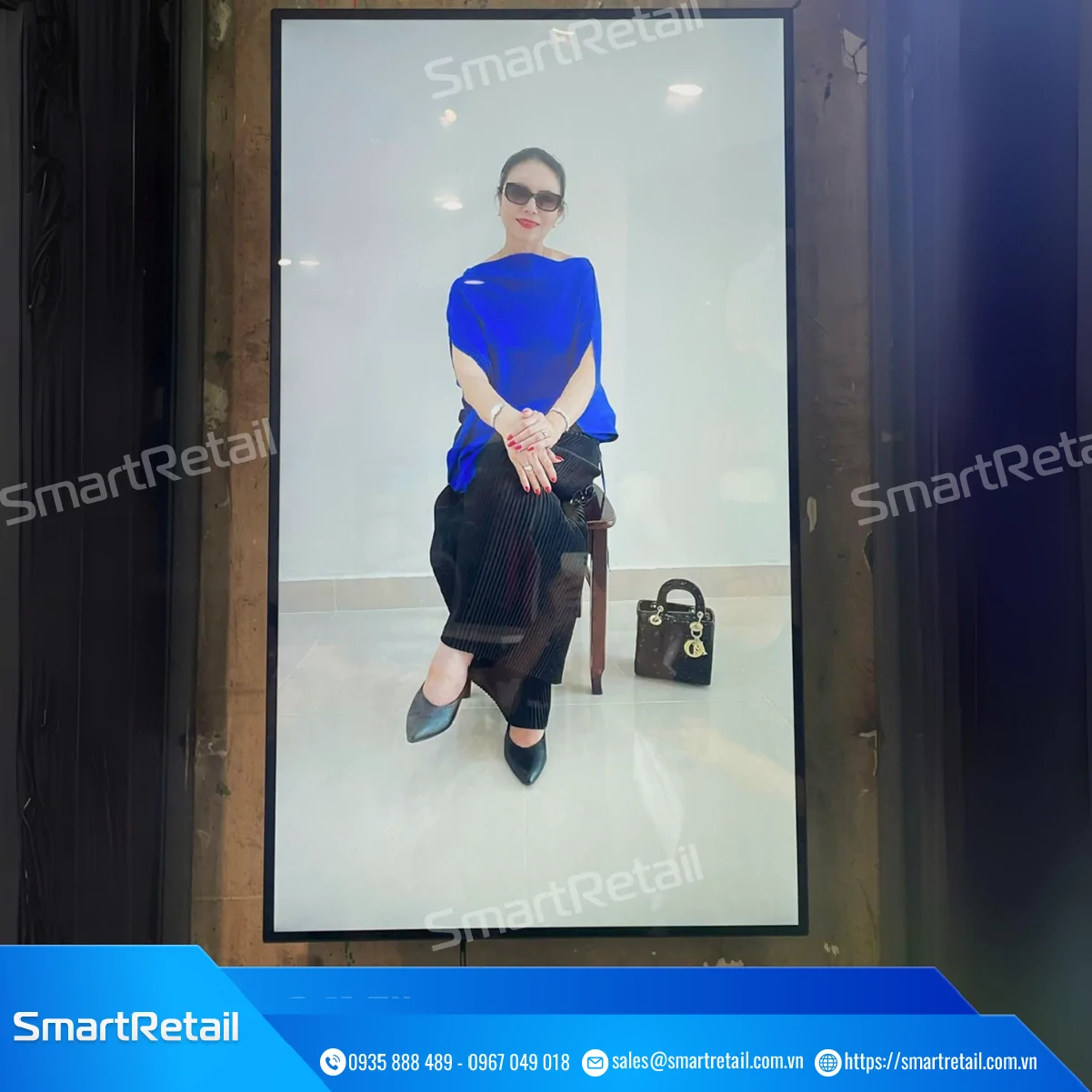 Màn Hình Treo Tường Hồng Nguyệt Smartretail