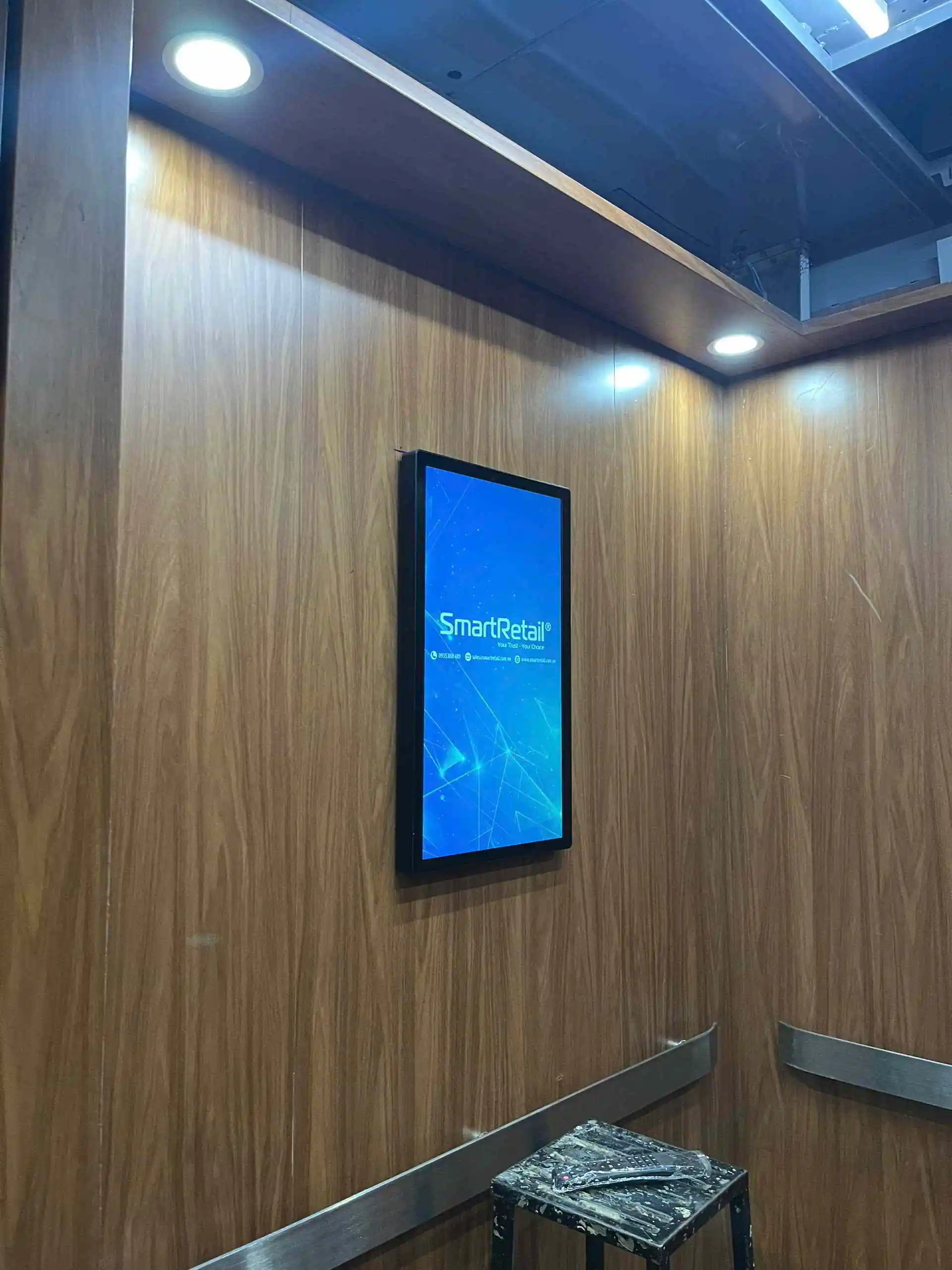 Man Hinh Quang Cao Thang May Lien Than 22 Inch Man Hinh Quang Cao Thang May Lien Than 22 Inch