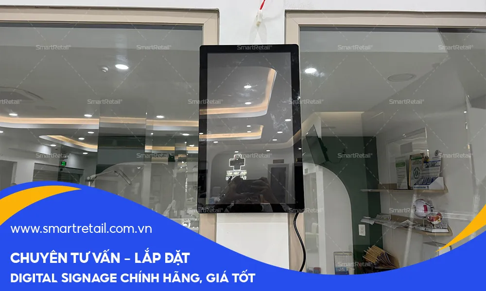 Màn hình quảng cáo treo tường tại không gian của Bệnh viện Mắt Sài Gòn 