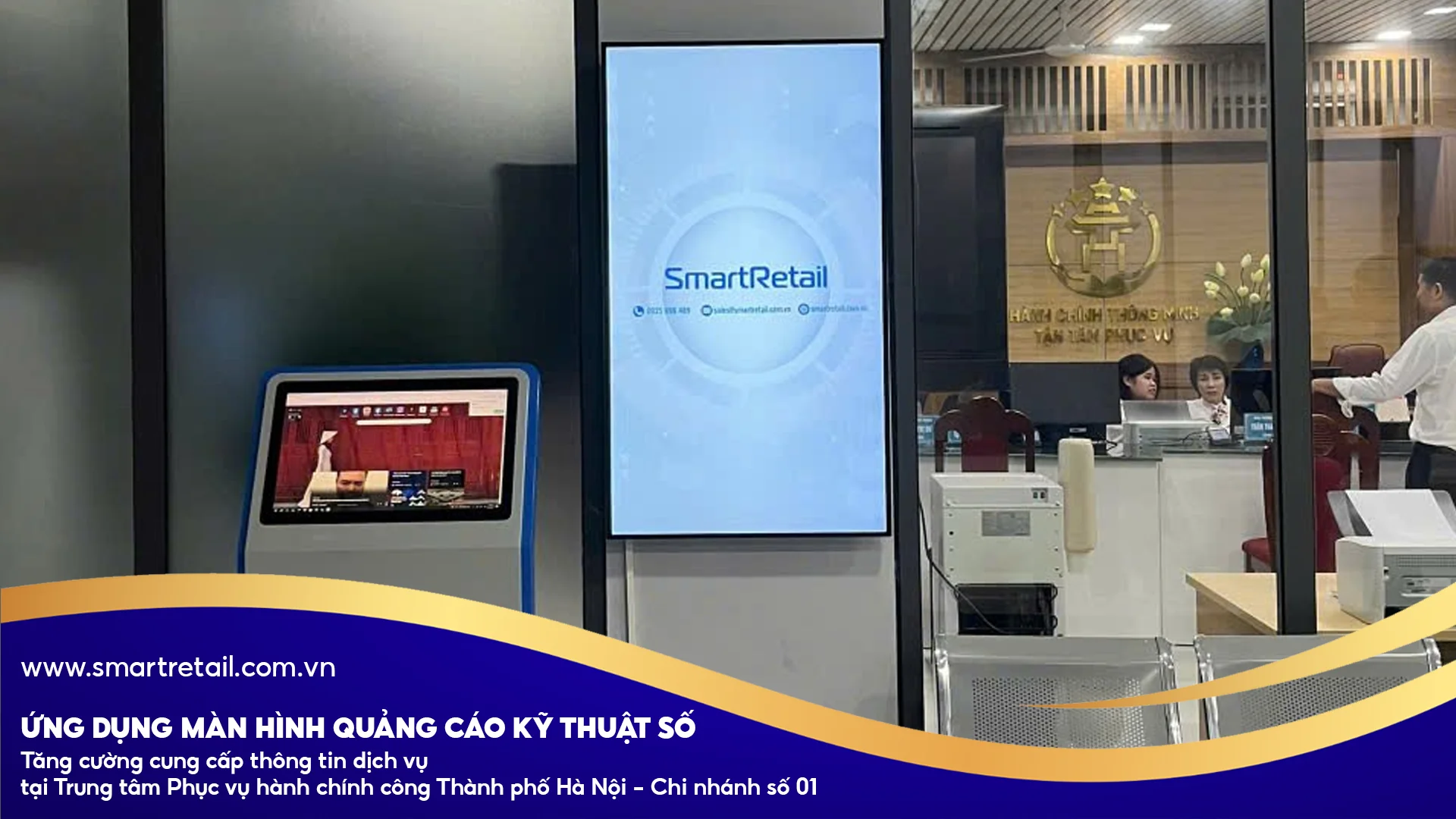 Hệ thống màn hình quảng cáo kỹ thuật số được lắp đặt tại khu vực làm việc của trung tâm