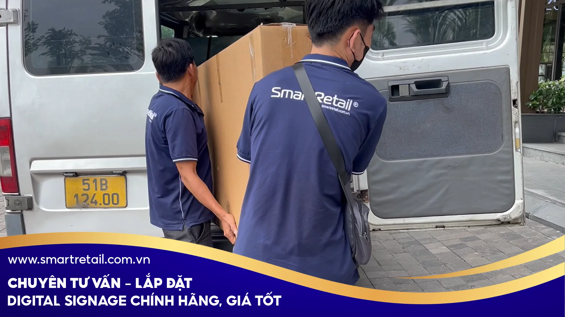 Đội ngũ kỹ thuật SmartRetail đang trên đường vận chuyển 
