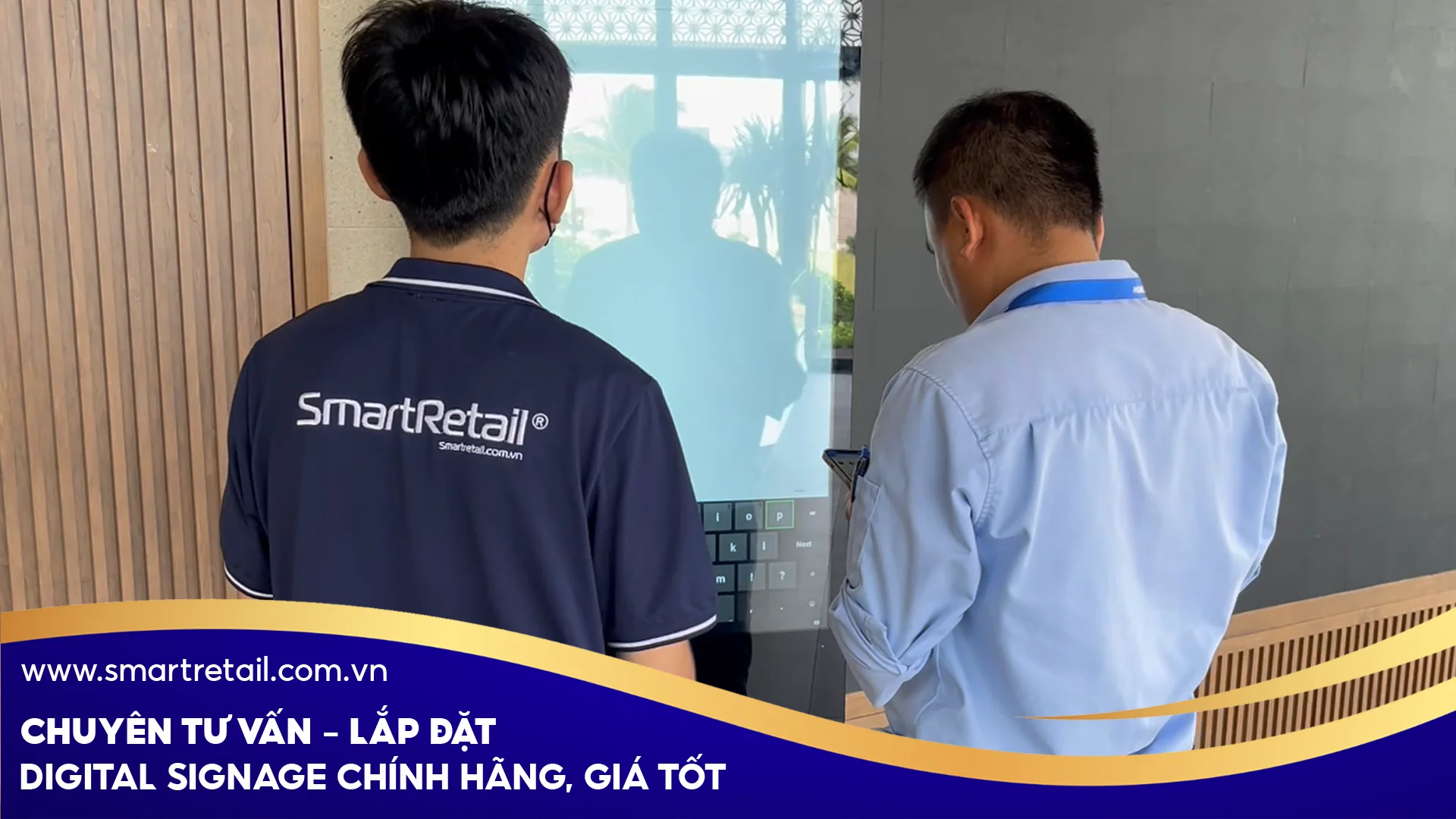 Lắp Đặt Màn Hình Chân Đứng tại Izumi