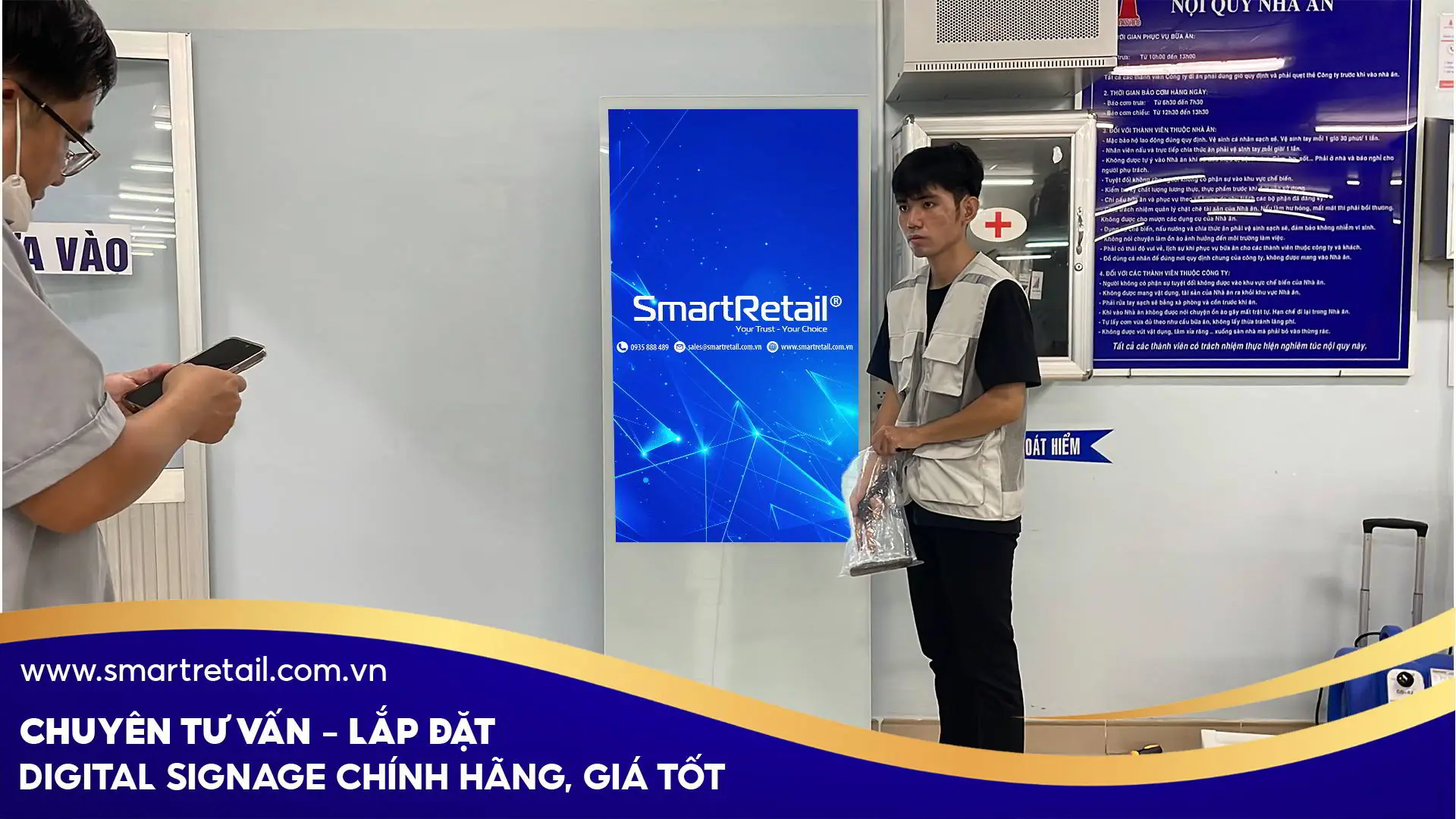 Hoàn thành lắp đặt màn hình quảng cáo lcd chân đứng digital Signage 