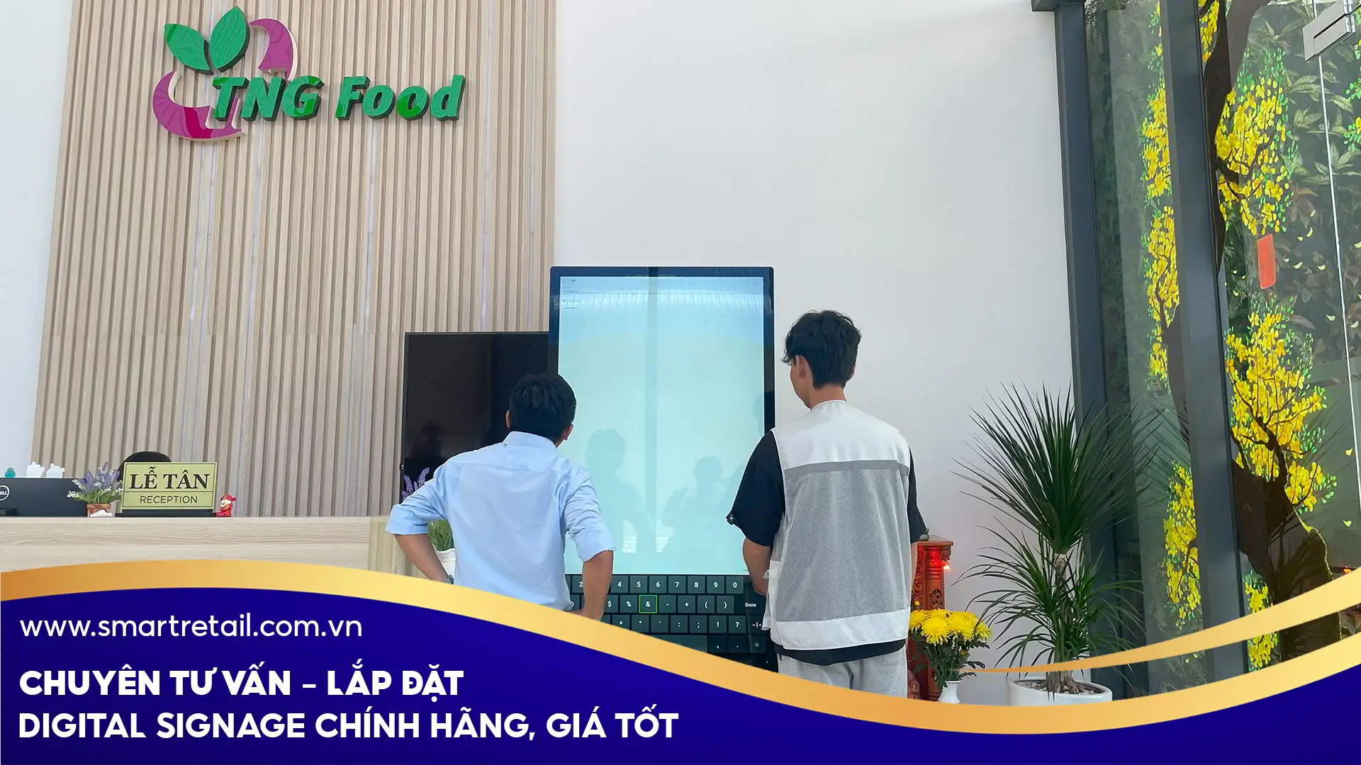 Lắp đặt màn hình chân đứng Digital Signage tận nơi | SmartRetail  Lắp đặt màn hình chân đứng Digital Signage tận nơi
