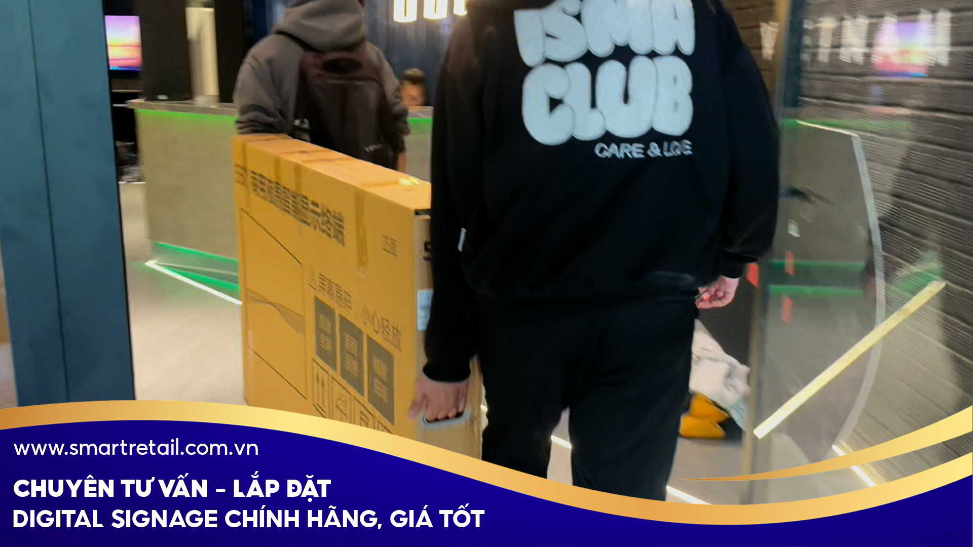 Chuẩn bị giao hàng tại Hustle Gym | SmartRetail Công tác giao hàng tại SmartRetail