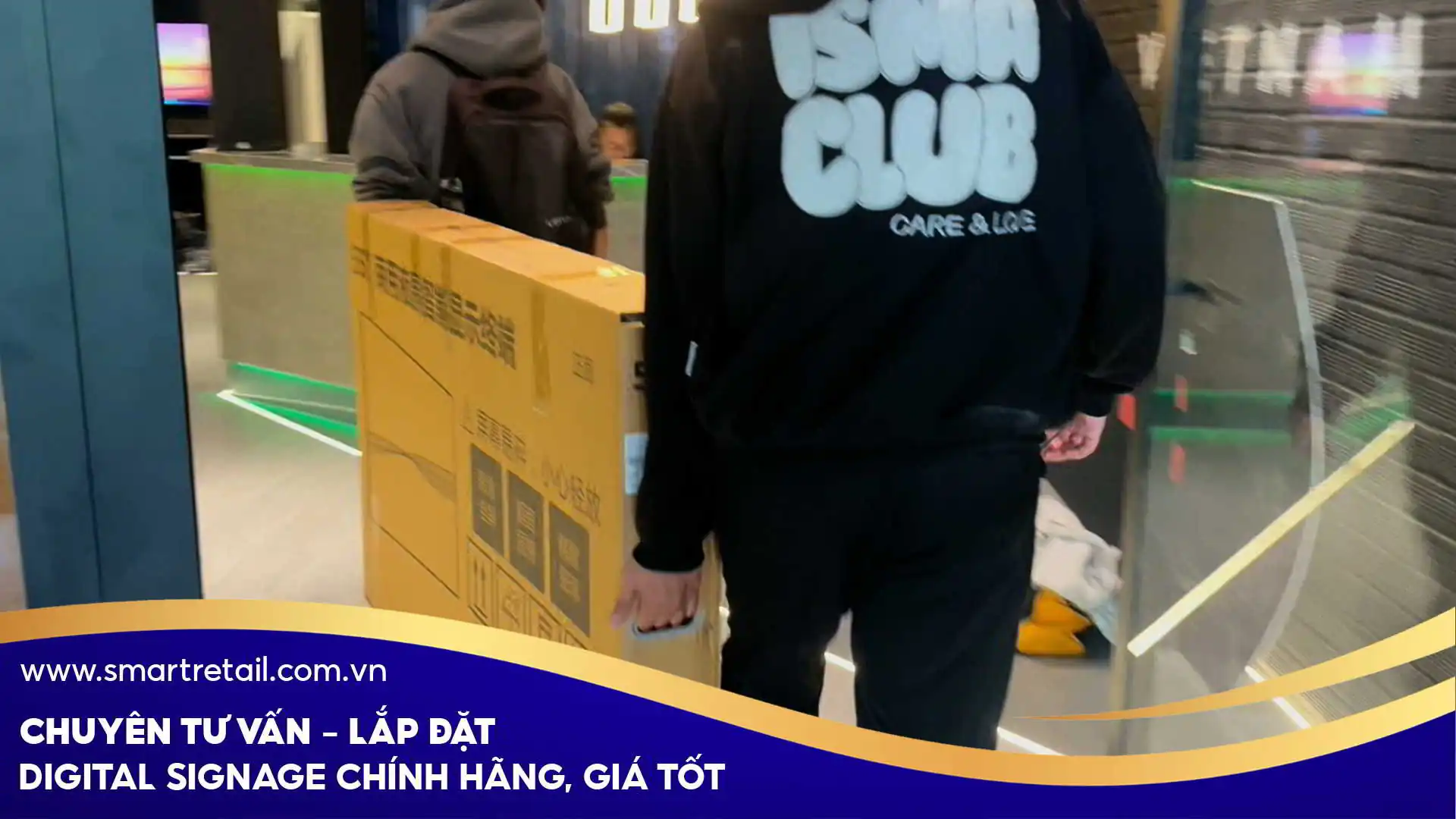 Chuẩn bị giao hàng tại Hustle Gym | SmartRetail Công tác giao hàng tại SmartRetail