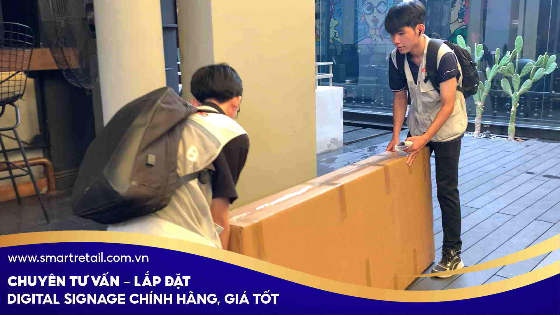 Thực hiện lắp đặt màn hình chân đứng - Standee điện tử 