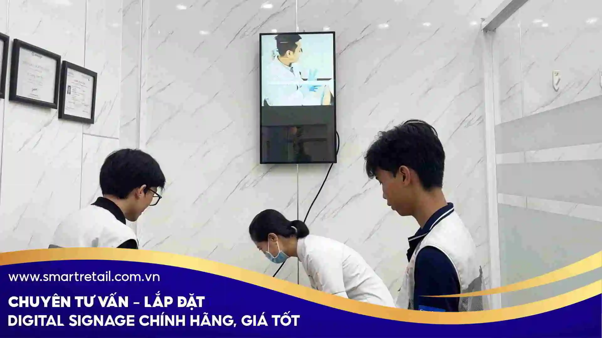 Triển khai dự án lắp đặt màn hình treo tường 32 inch | SmartRetail  Triển khai dự án lắp đặt màn hình treo tường 32 inch