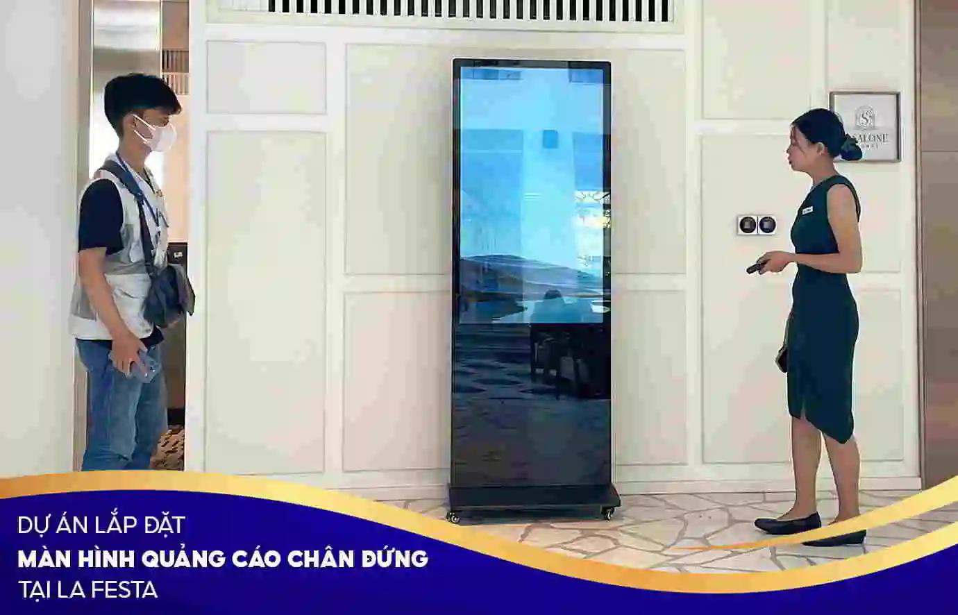 Lắp đặt màn hình quảng cáo chân đứng tại La Festa | SmartRetail Lắp đặt màn hình quảng cáo chân đứng tại La Festa | SmartRetail