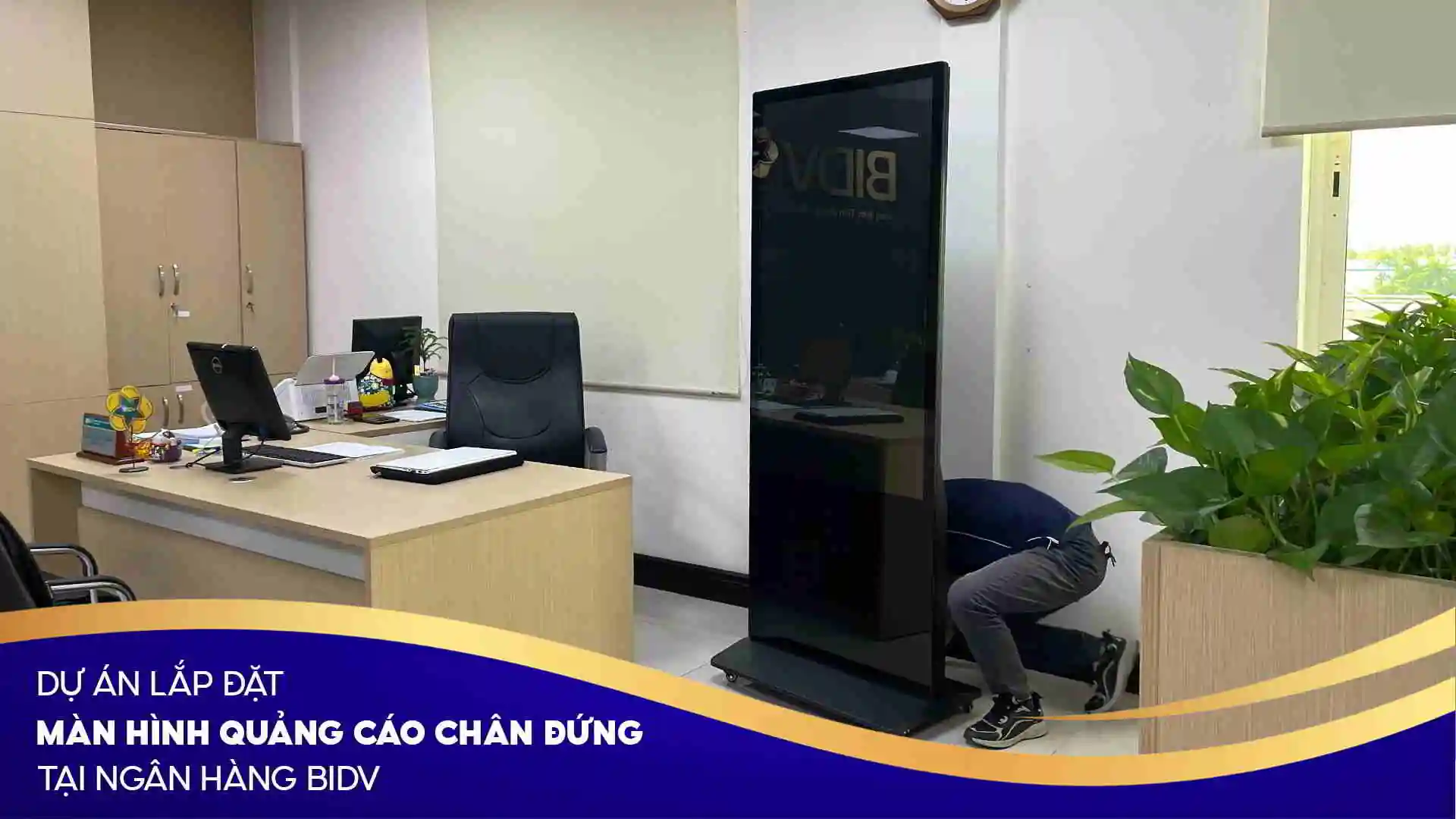 Man Hinh Quang Cao Lcd Cho Van Phong