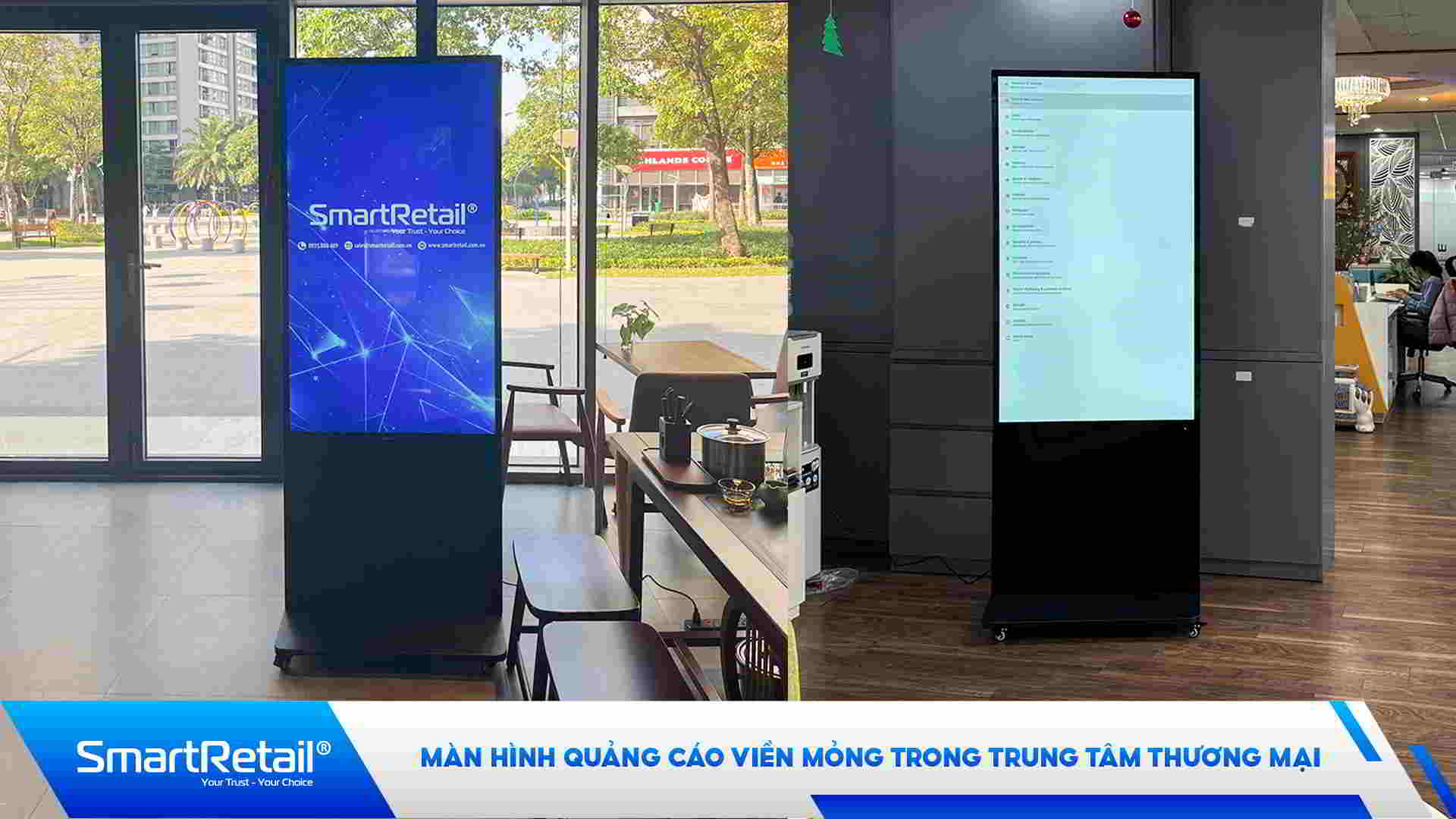 màn hình quảng cáo viền mỏng trong trung tâm thương mại