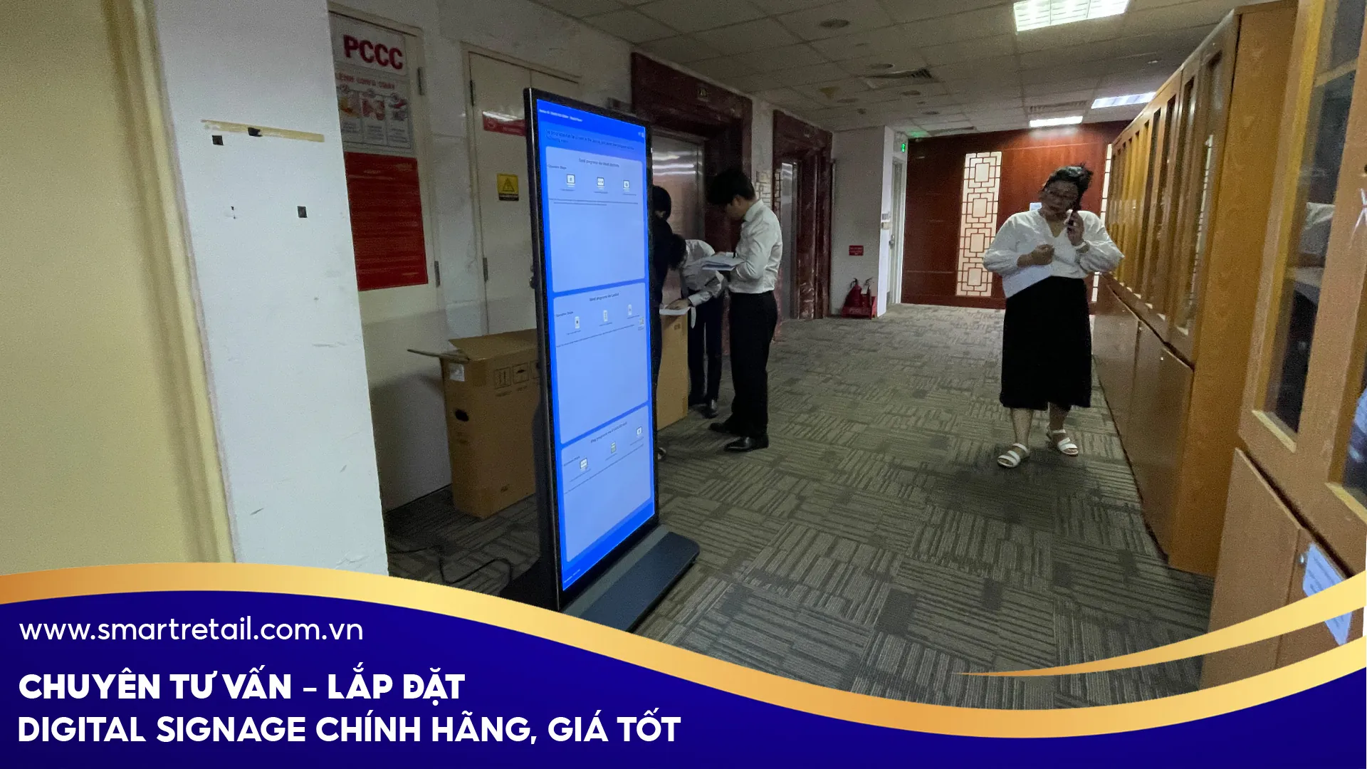 Giải pháp màn hình quảng cáo chân đứng Fullscreen 64 Inch | SmartRetail Giải pháp màn hình quảng cáo chân đứng Fullscreen 64 Inch