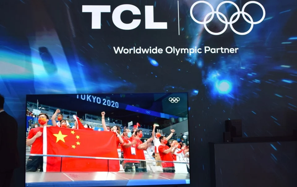 Tcl Muon Vuot Mat Samsung